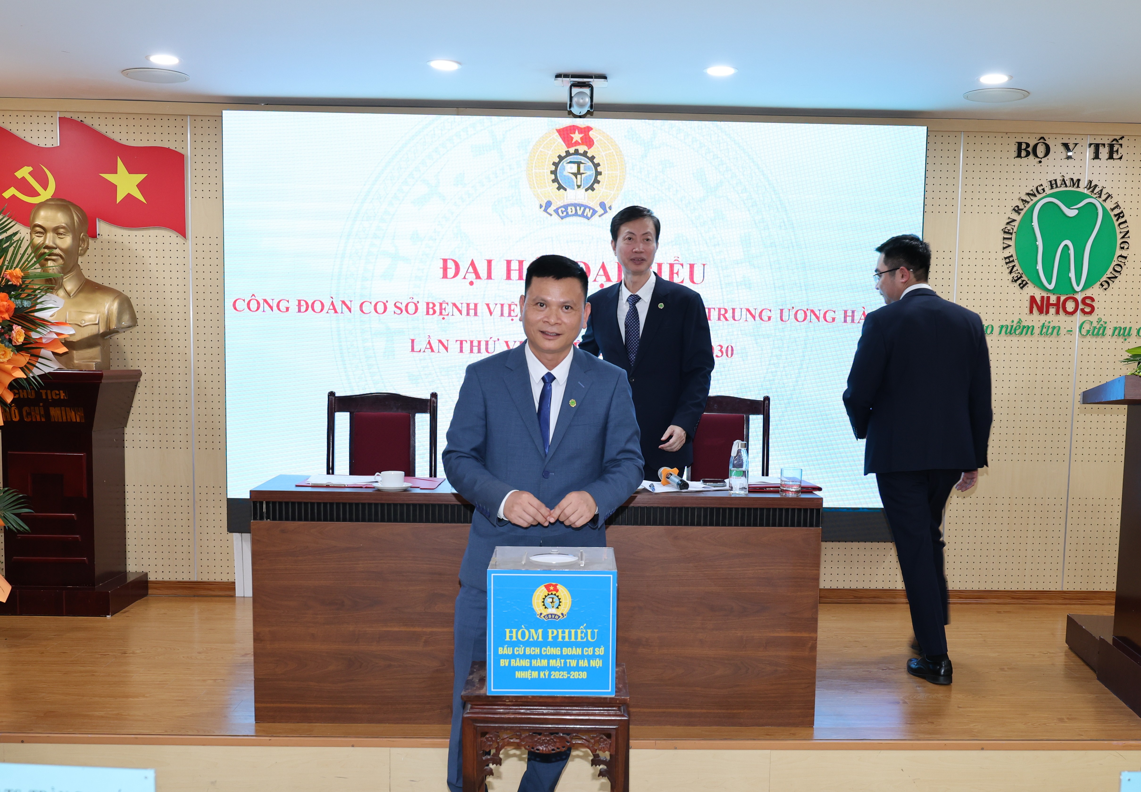 Đại biểu dự đại hội bỏ phiếu bầu BCH nhiệm kỳ 2025-2030 và bầu đại biểu tham dự Đại hội công đoàn Y tế nhiệm kỳ 2025-2030